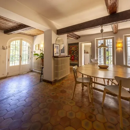 Semesterbostad Cap D'antibes - Charming Property, Pool, Garden *